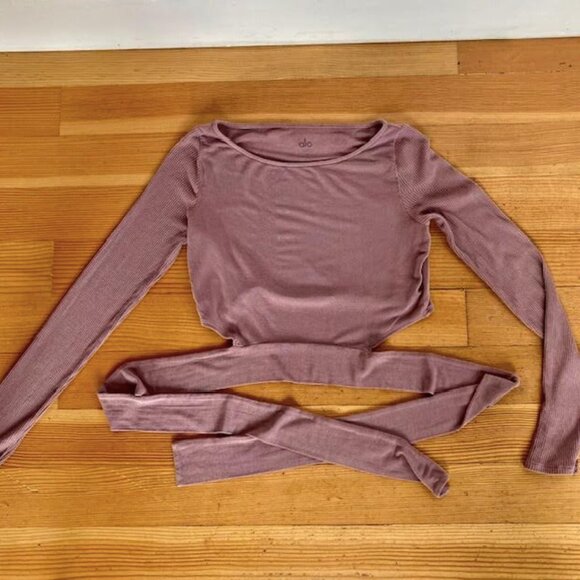 Alo Barre Yoga Cropped Top in Dusted Plum.Long Sleeves with Tie at Waist M - Picture 3 of 7